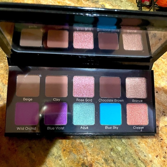 Violet Voss Other - Violet Voss Essentials 2 Eyeshadow Palette